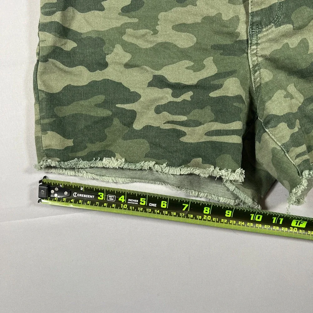 Universal Thread Shorts Womens 8X29 Multicolor Camouflage Midi High Rise Raw Hem